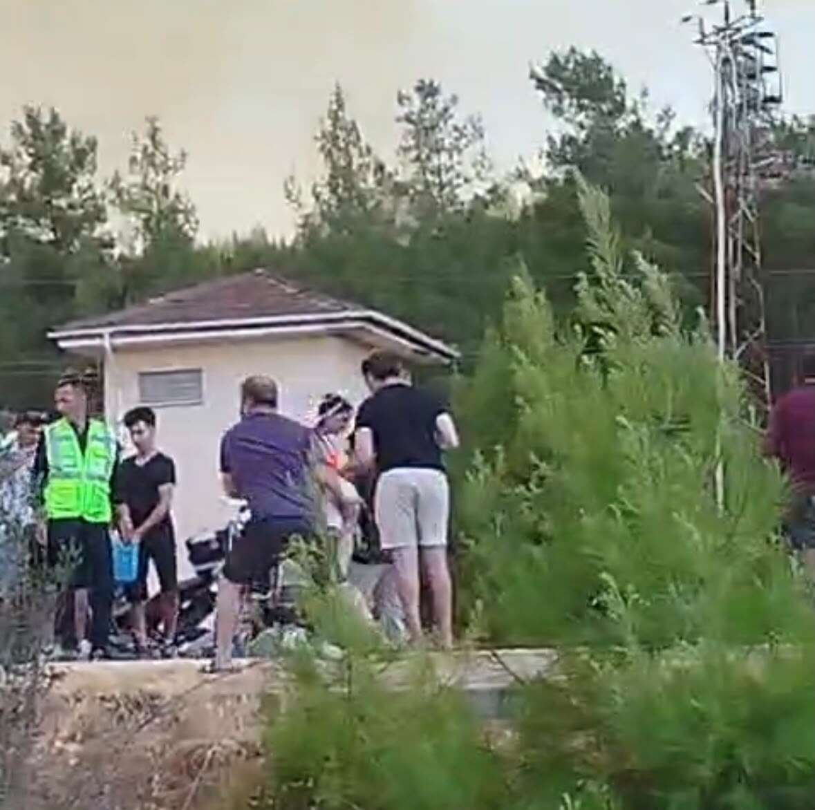 Fethiye Yeşilüzümlü'de Korkutan Gelişme, Alevler Yerleşim Alanlarına Yaklaştı 2
